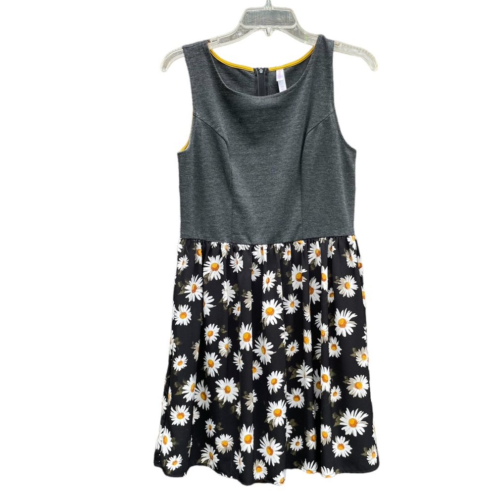 {EXCELLENT} [Xhilaration] {Grey & Black} [Daisy Swing Dress] {Large}